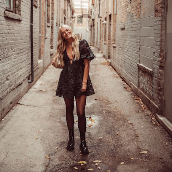 Meet your Posher, Tylor - Picture 1 of 1